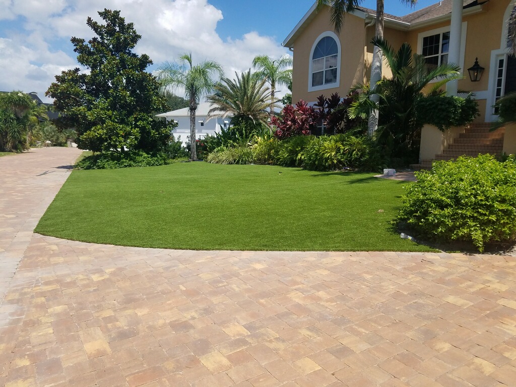 How to Choose the Right Turf For Your Sarasota Space