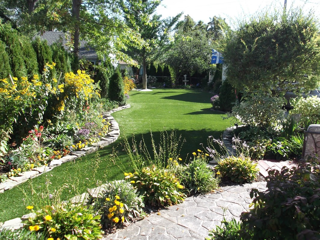 Beginner’s Guide to Choosing Artificial Grass