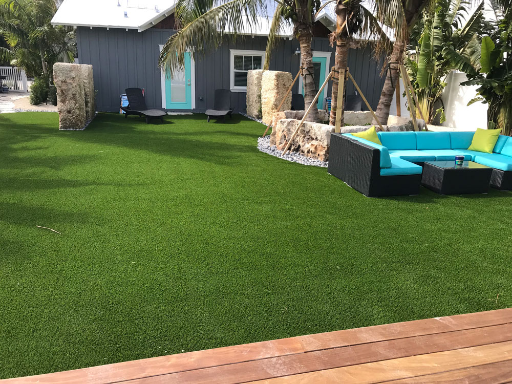 artificial-turf-backyard-living-g1